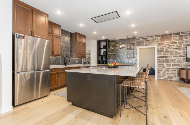 200-202 N Blarney Court, Nixa, MO 65714