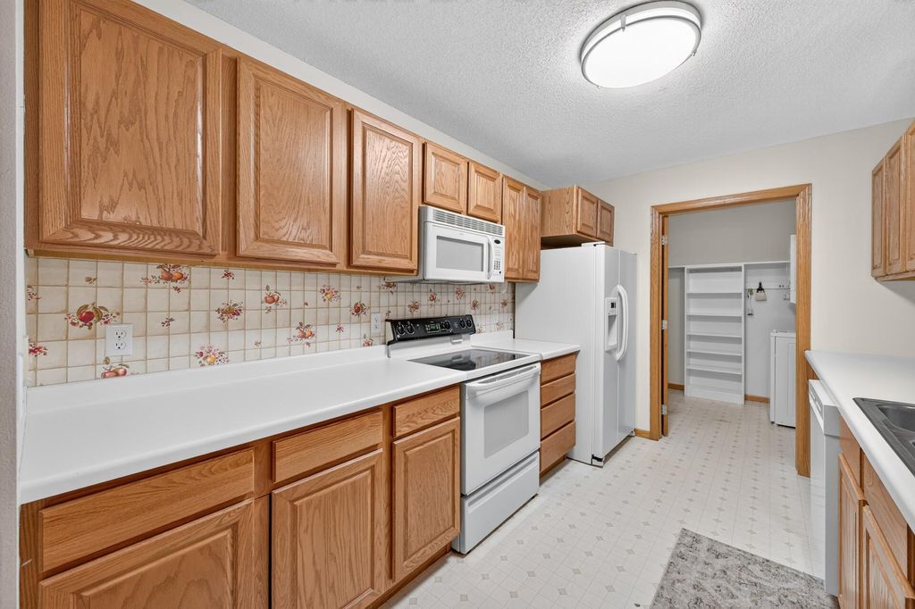 670 Monn Avenue, Vadnais Heights, MN 55127 — photo 5