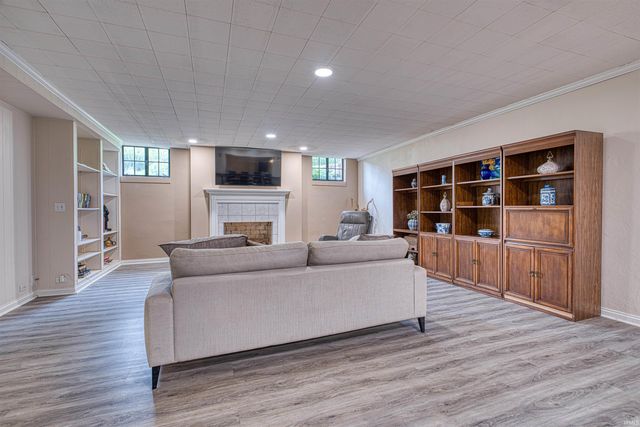 4800 Hoelscher Road, Evansville, IN 47712