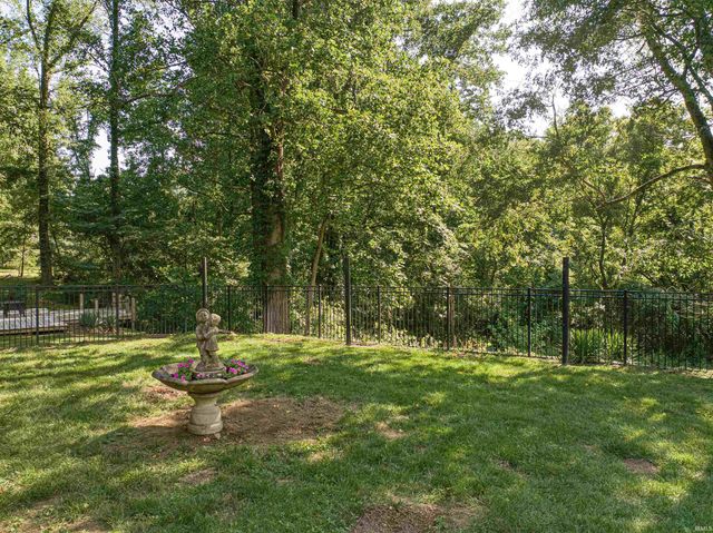 4800 Hoelscher Road, Evansville, IN 47712