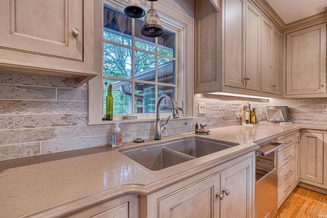 4800 Hoelscher Road, Evansville, IN 47712