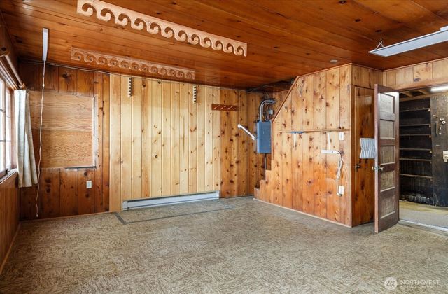 8339 Franklin Road, Clinton, WA 98236