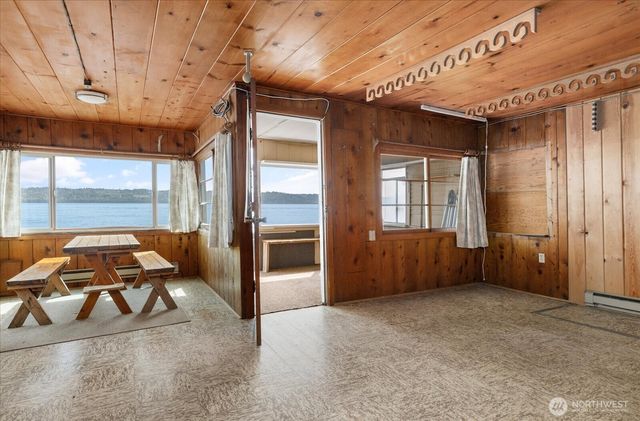 8339 Franklin Road, Clinton, WA 98236