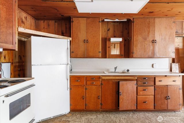 8339 Franklin Road, Clinton, WA 98236