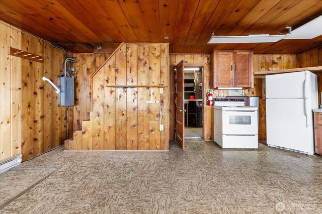 8339 Franklin Road, Clinton, WA 98236
