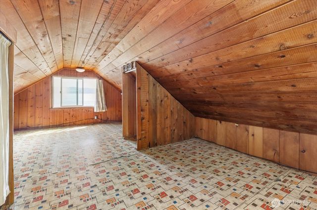 8339 Franklin Road, Clinton, WA 98236