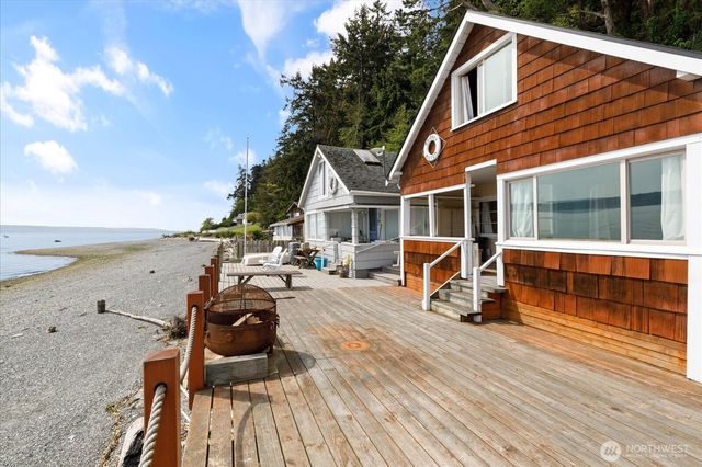 8339 Franklin Road, Clinton, WA 98236