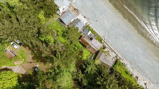 8339 Franklin Road, Clinton, WA 98236