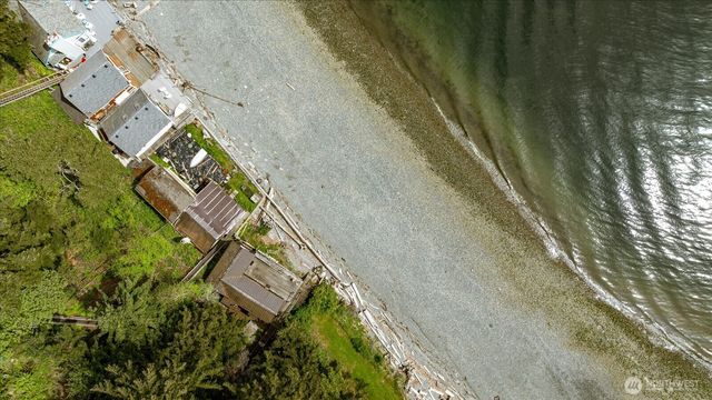 8339 Franklin Road, Clinton, WA 98236