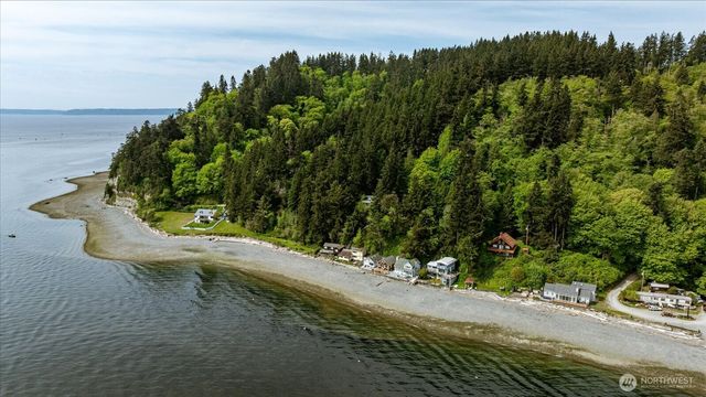 8339 Franklin Road, Clinton, WA 98236
