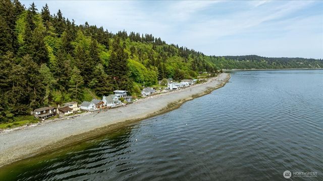8339 Franklin Road, Clinton, WA 98236