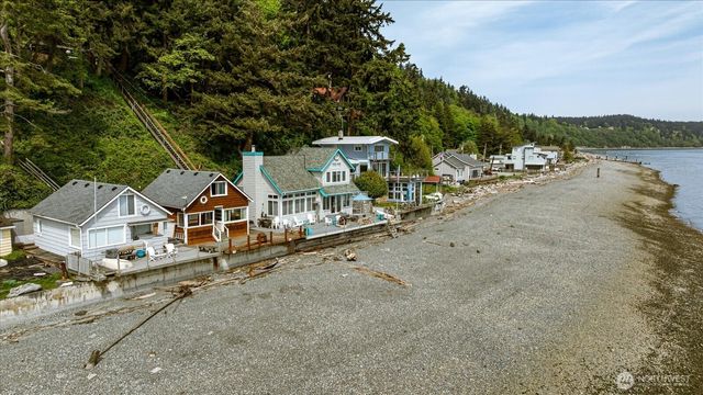 8339 Franklin Road, Clinton, WA 98236