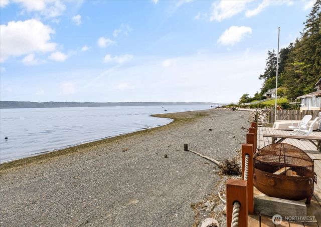 8339 Franklin Road, Clinton, WA 98236