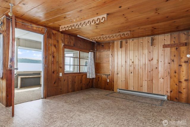 8339 Franklin Road, Clinton, WA 98236