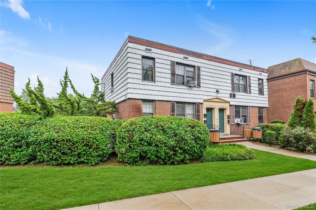 70-79 Park Drive E B, Kew Garden Hills, NY 11367 — photo 2