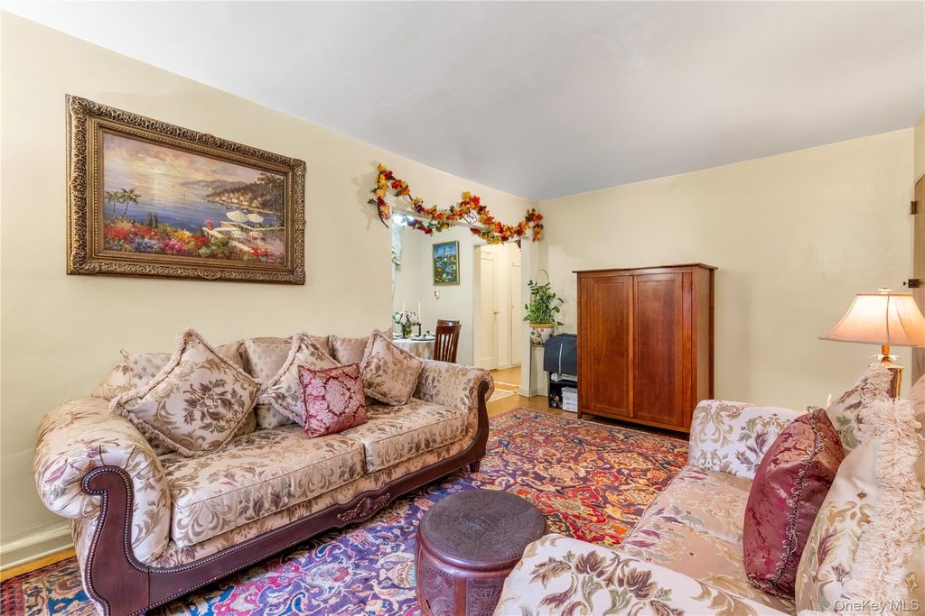 70-79 Park Drive E B, Kew Garden Hills, NY 11367 — photo 4