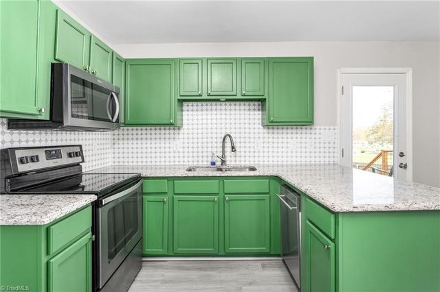 405 E Oakwood Street, Mebane, NC 27302