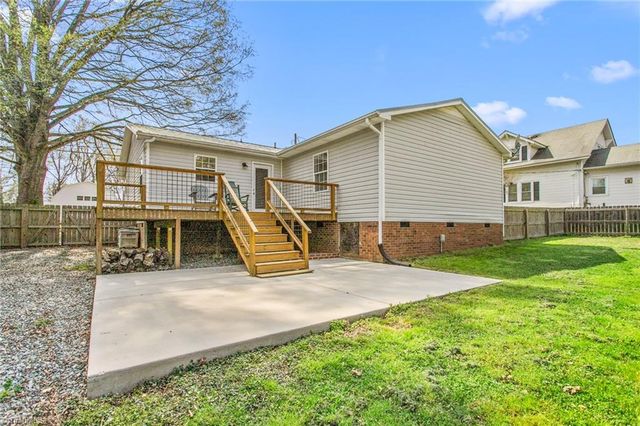 405 E Oakwood Street, Mebane, NC 27302