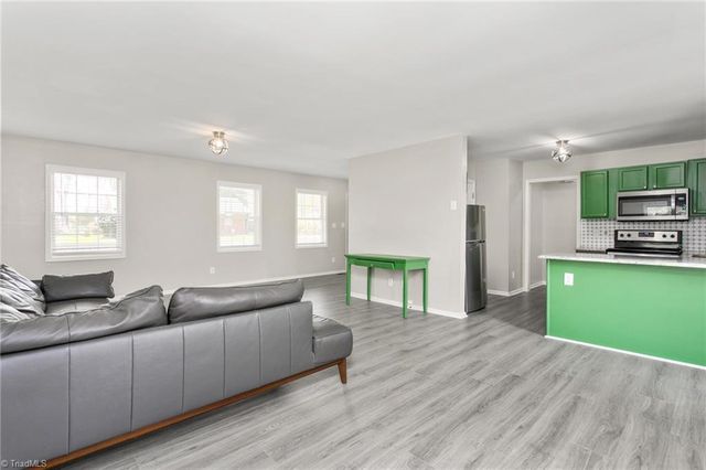 405 E Oakwood Street, Mebane, NC 27302