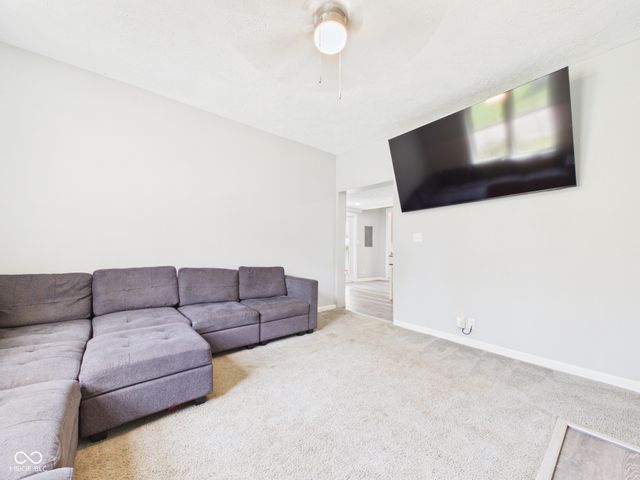 1124 E 10th Street, Anderson, IN 46012