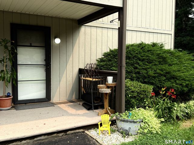 8 Pineview Drive A, Branford, CT 06405