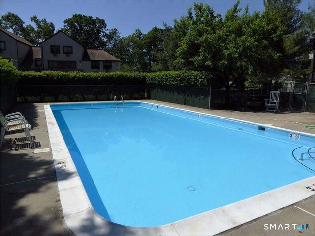 8 Pineview Drive A, Branford, CT 06405