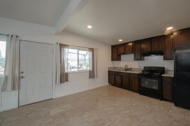 248 W Eden Avenue, Fresno, CA 93706