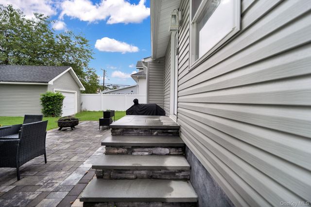 110 N Park Avenue, Bay Shore, NY 11706