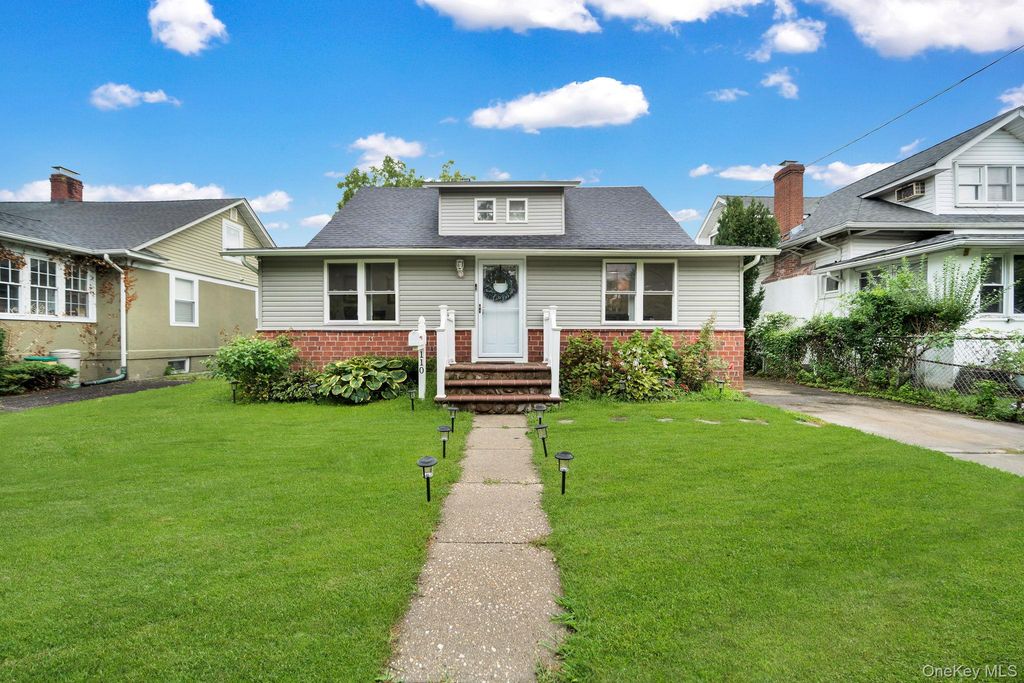 110 N Park Avenue, Bay Shore, NY 11706