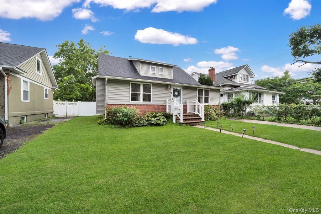 110 N Park Avenue, Bay Shore, NY 11706 — photo 2