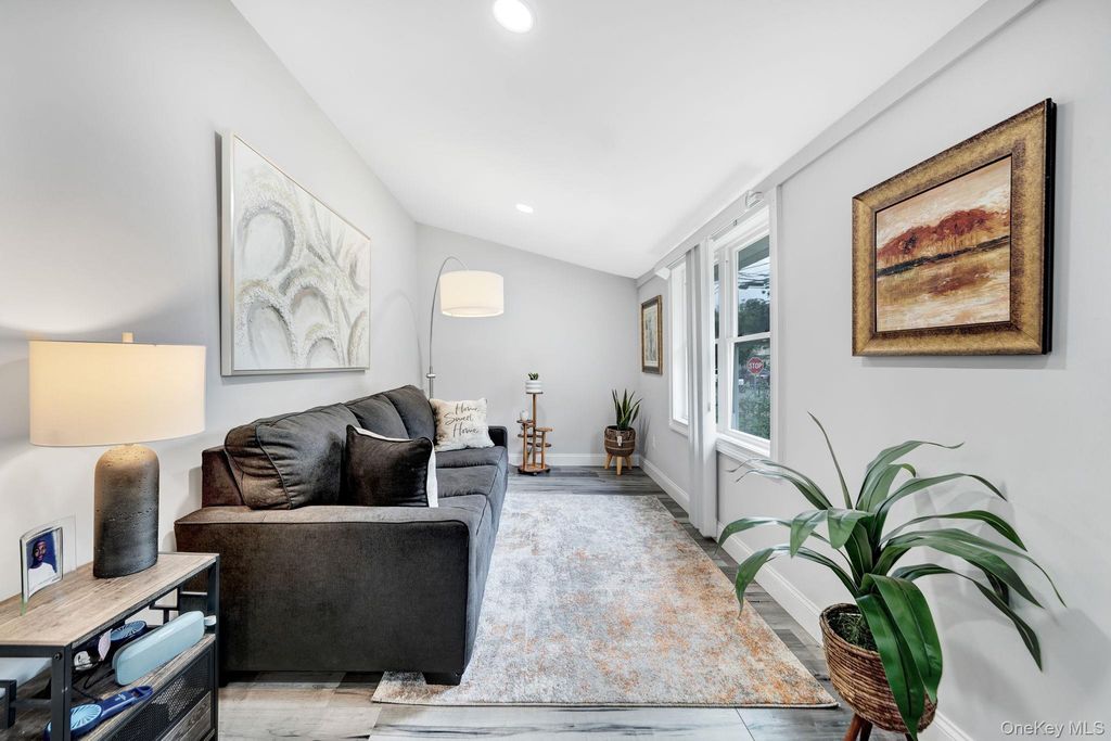 110 N Park Avenue, Bay Shore, NY 11706 — photo 3