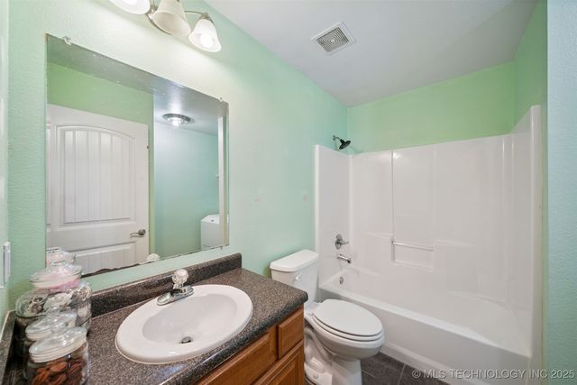 142 W Fairlane Court, Sapulpa, OK 74066