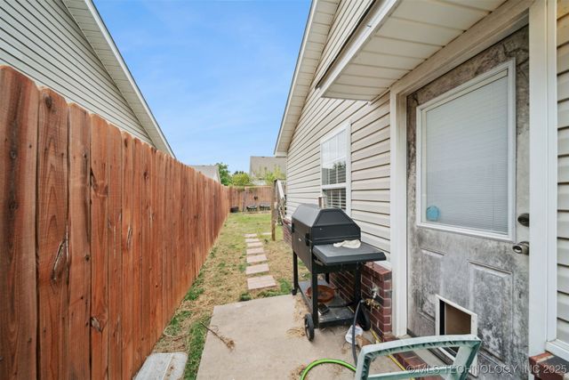 142 W Fairlane Court, Sapulpa, OK 74066