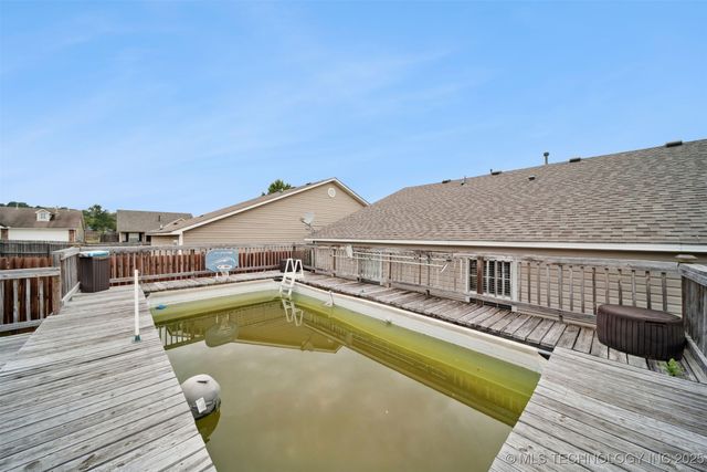 142 W Fairlane Court, Sapulpa, OK 74066