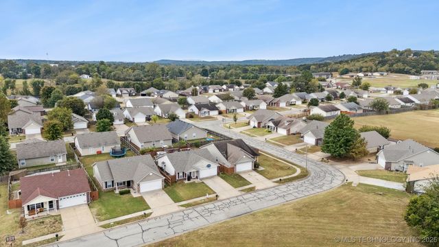 142 W Fairlane Court, Sapulpa, OK 74066