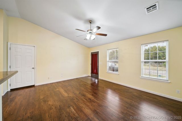 142 W Fairlane Court, Sapulpa, OK 74066