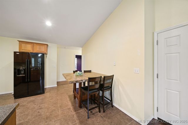 142 W Fairlane Court, Sapulpa, OK 74066