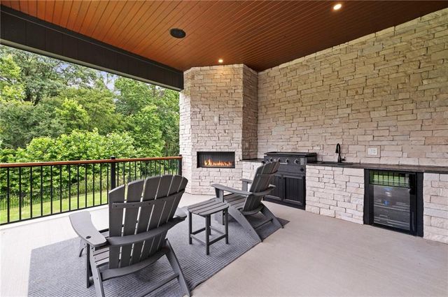 12560 NW Bittersweet Drive, Platte City, MO 64079