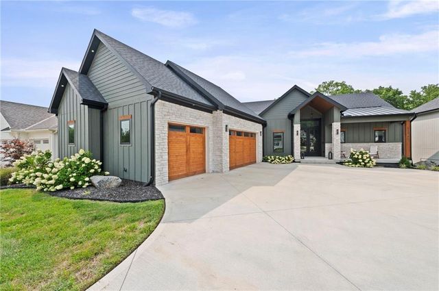 12560 NW Bittersweet Drive, Platte City, MO 64079
