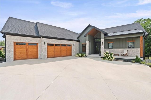 12560 NW Bittersweet Drive, Platte City, MO 64079