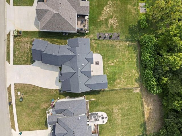12560 NW Bittersweet Drive, Platte City, MO 64079