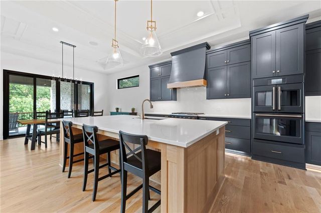 12560 NW Bittersweet Drive, Platte City, MO 64079