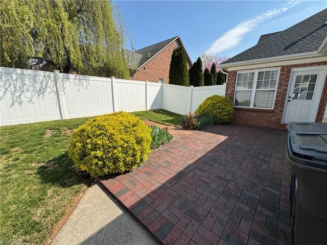 5804 Brakenwood Lane, Pfafftown, NC 27040