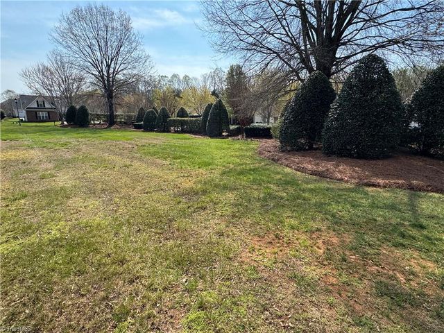 5804 Brakenwood Lane, Pfafftown, NC 27040