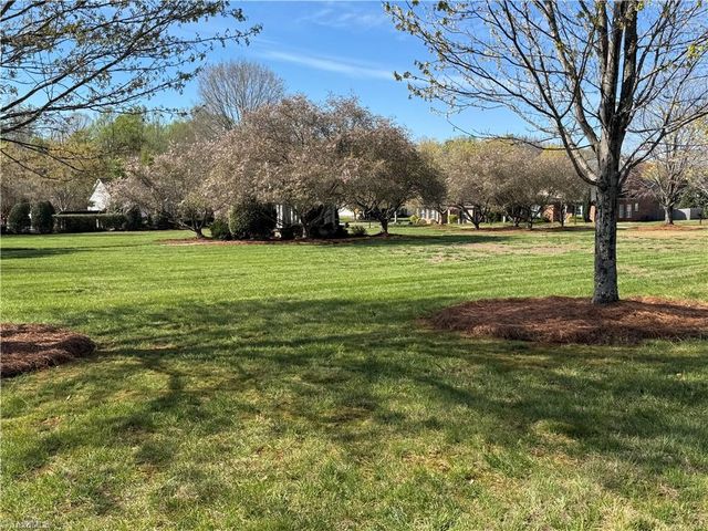 5804 Brakenwood Lane, Pfafftown, NC 27040