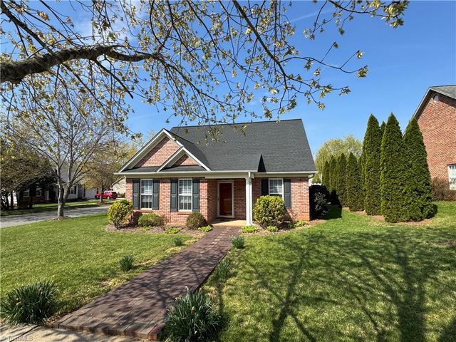 5804 Brakenwood Lane, Pfafftown, NC 27040