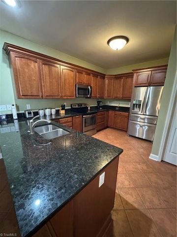 5804 Brakenwood Lane, Pfafftown, NC 27040