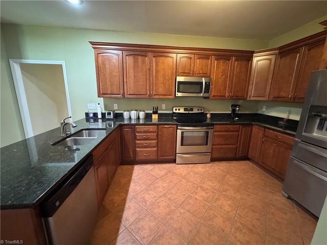 5804 Brakenwood Lane, Pfafftown, NC 27040