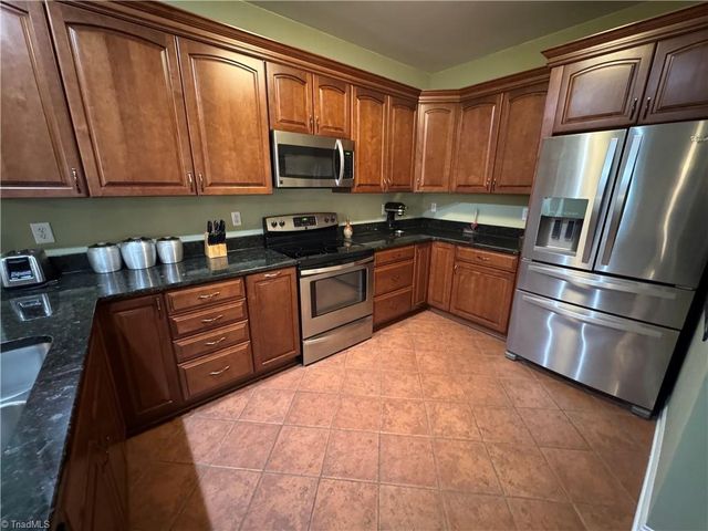 5804 Brakenwood Lane, Pfafftown, NC 27040