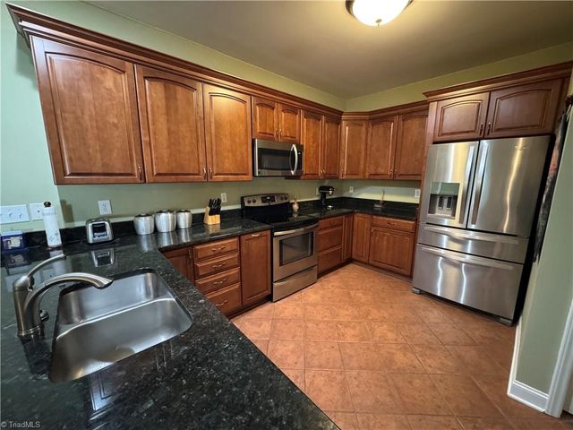 5804 Brakenwood Lane, Pfafftown, NC 27040